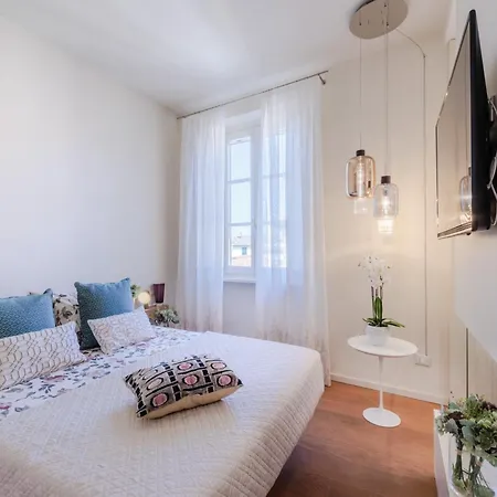 דירה Elegant Retreat In The Heart Of לוקה