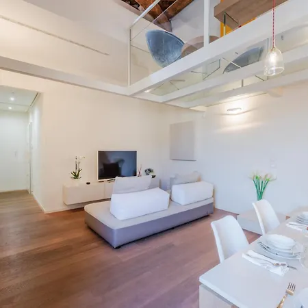 Elegant Retreat In The Heart Of דירה