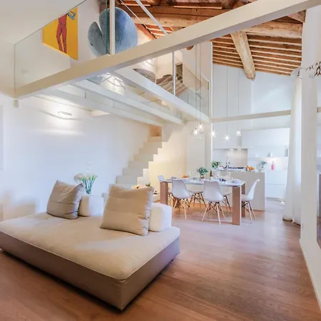 Elegant Retreat In The Heart Of לוקה