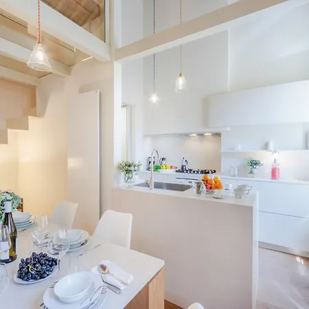 Elegant Retreat In The Heart Of דירה לוקה